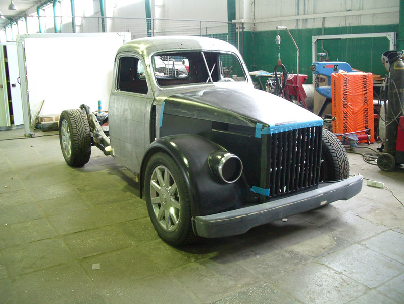 Illustration for article titled GAZ-51 Custom: Russians Make A Cadillac Escalade EXT Hot!